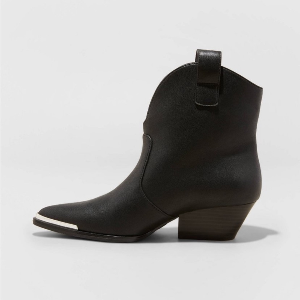 Women's Henley Ankle Western Boots -
Universal Thread™ Black